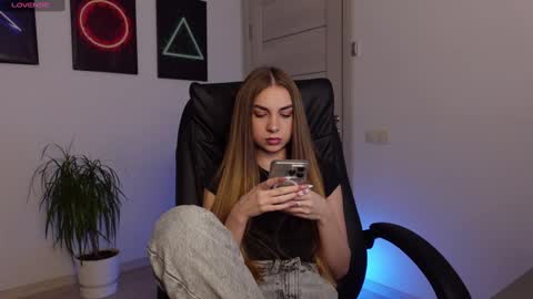 Agelina Lilly Laura online show from 02.16.25