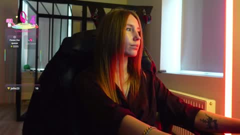 Agelina Lilly Laura online show from 10.12.25