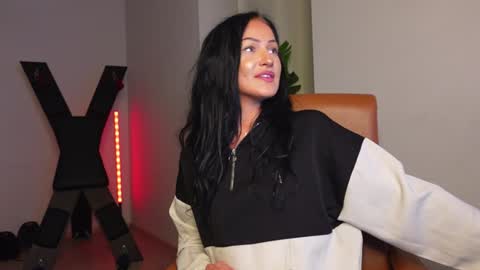 Agelina Lilly Laura online show from 12.20.25