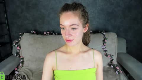 Snapshot of agnes_wells chatting on 11.17.25 agnes wells online show from 11.17.25