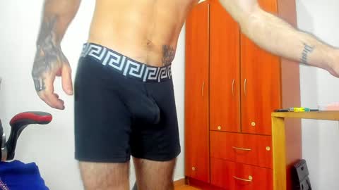 Snapshot of aguslover chatting on 01.12.25 Agustin online show from 01.12.25