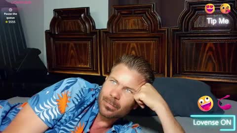 Blue Eyed Handsome Man online show from 04.18.26