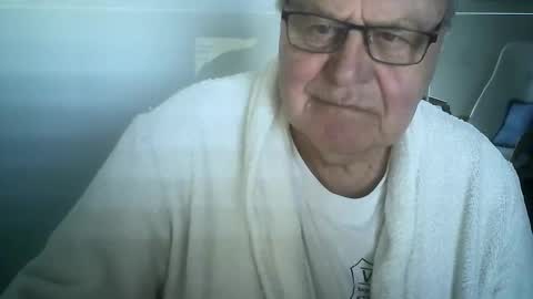 Snapshot of ahmole chatting on 12.22.24 Ole online show from 12.22.24