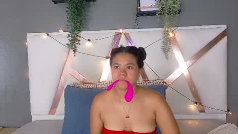 Snapshot of ahslyevans__ chatting on 06.16.26 AHSLY online show from 06.16.26