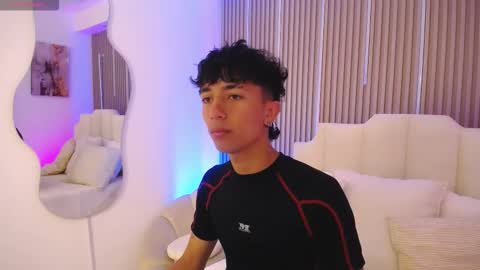 Snapshot of aiden_rivers_ chatting on 03.25.26 Aiden online show from 03.25.26