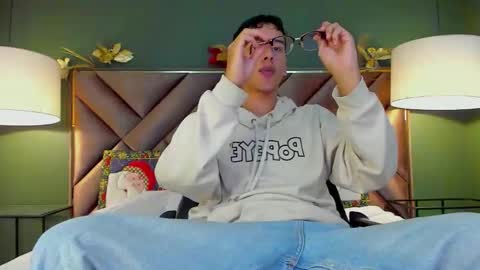 Snapshot of aiden_royce chatting on 12.04.25 aiden_royce online show from 12.04.25