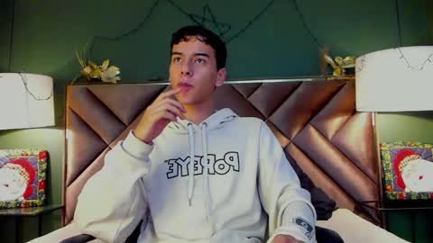 Snapshot of aiden_royce chatting on 12.05.25 aiden_royce online show from 12.05.25