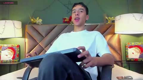 Snapshot of aiden_royce chatting on 12.14.25 aiden_royce online show from 12.14.25