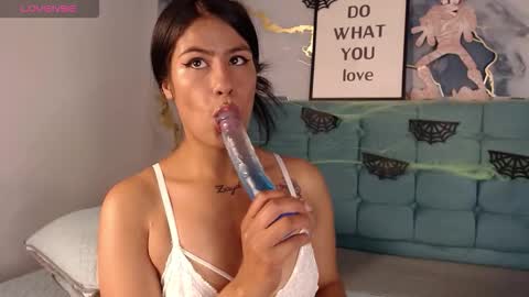 Snapshot of aiilynn_1 chatting on 10.31.25 Ailyn online show from 10.31.25