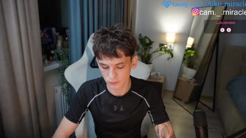 Snapshot of aiko_miracle chatting on 01.05.25 birthday here online show from 01.05.25