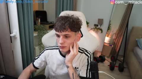 Snapshot of aiko_miracle chatting on 02.12.25 birthday here online show from 02.12.25