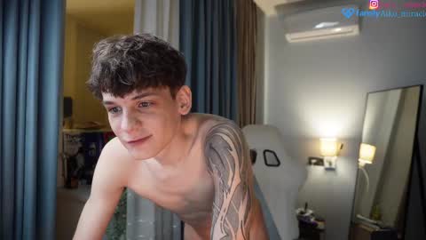 Snapshot of aiko_miracle chatting on 03.08.25 birthday here online show from 03.08.25