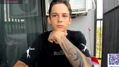 Snapshot of aiko_miracle chatting on 10.15.25 birthday here online show from 10.15.25