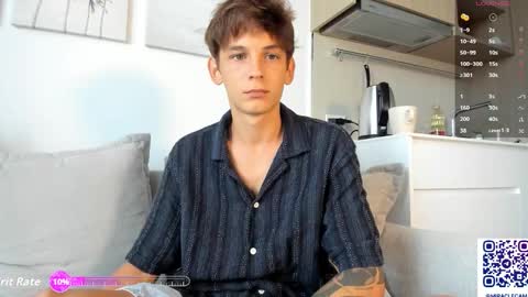 Snapshot of aiko_miracle chatting on 10.17.25 birthday here online show from 10.17.25