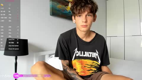 Snapshot of aiko_miracle chatting on 11.05.25 birthday here online show from 11.05.25