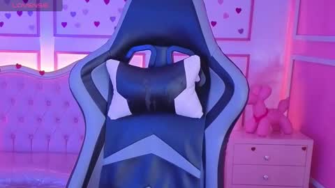 Snapshot of ailen_t_ chatting on 09.19.25 ailen online show from 09.19.25