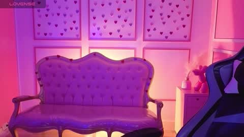 Snapshot of ailen_t_ chatting on 10.07.25 ailen online show from 10.07.25