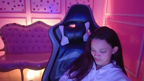 Snapshot of ailen_t_ chatting on 10.16.25 ailen online show from 10.16.25