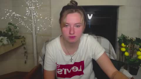 Snapshot of ailissa__fox chatting on 11.12.25 Alisa online show from 11.12.25