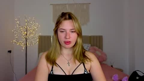 Snapshot of ailissa__fox chatting on 11.15.25 Alisa online show from 11.15.25