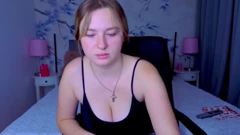 Snapshot of ailissa__fox chatting on 11.18.25 Alisa online show from 11.18.25
