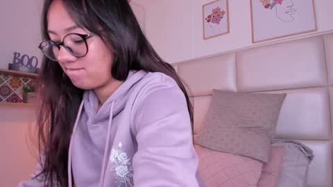 Snapshot of aily_yozuko chatting on 12.06.24 Aily Yozuko online show from 12.06.24