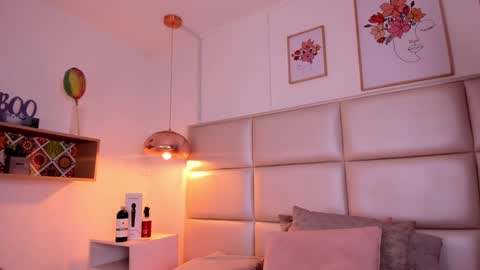 Snapshot of aily_yozuko chatting on 12.13.24 Aily Yozuko online show from 12.13.24