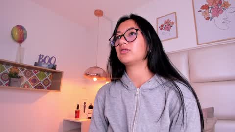 Snapshot of aily_yozuko chatting on 12.29.24 Aily Yozuko online show from 12.29.24