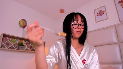 Snapshot of aily_yozuko chatting on 12.31.24 Aily Yozuko online show from 12.31.24