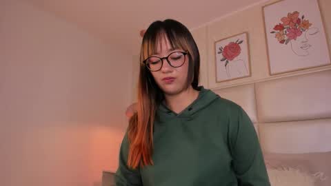 Snapshot of aily_yozuko chatting on 10.17.25 Aily Yozuko online show from 10.17.25