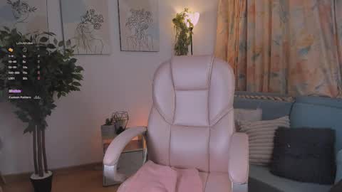 Aisha online show from 04.13.26