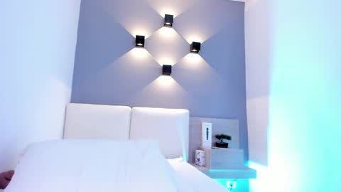 Snapshot of aisha_h chatting on 12.29.24 Aisha online show from 12.29.24