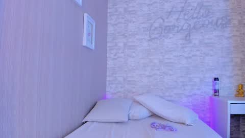 Snapshot of aisha_h chatting on 02.28.25 Aisha online show from 02.28.25