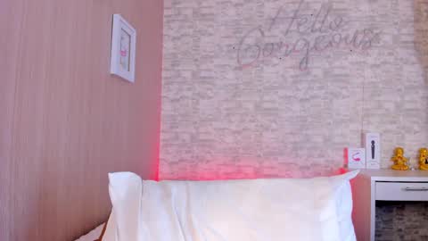 Snapshot of aisha_h chatting on 03.09.25 Aisha online show from 03.09.25