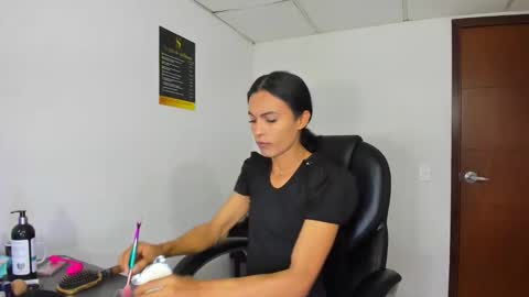 Aisha online show from 12.21.25