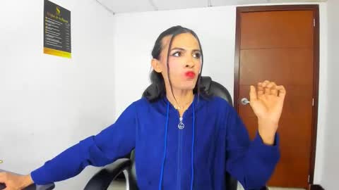 Aisha online show from 12.21.25