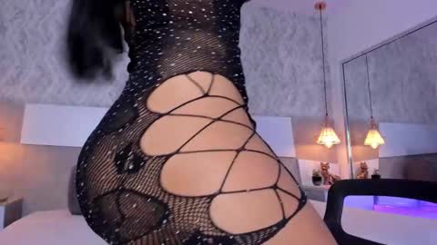 Snapshot of aishapeyton chatting on 03.10.25 Aisha online show from 03.10.25