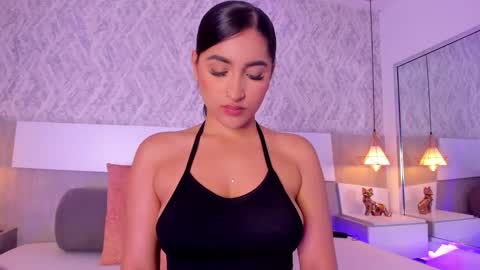 Snapshot of aishapeyton chatting on 09.08.25 Aisha online show from 09.08.25