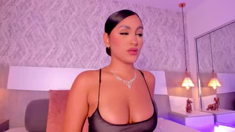 Snapshot of aishapeyton chatting on 10.28.25 Aisha online show from 10.28.25