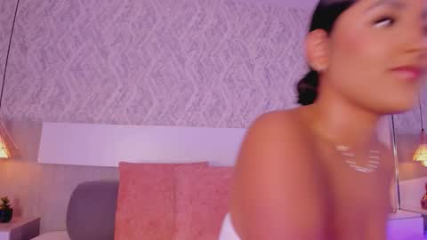 Snapshot of aishapeyton chatting on 11.12.25 Aisha online show from 11.12.25