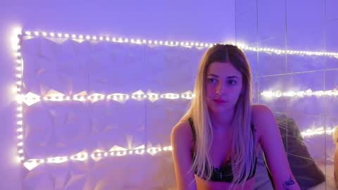 Aisha online show from 09.22.25