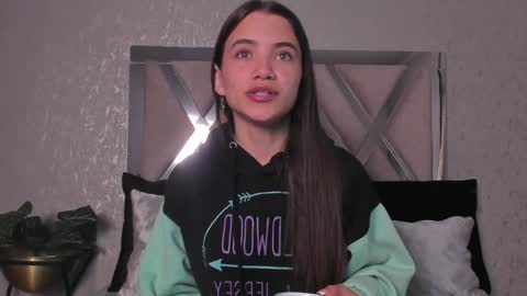 little aitana  online show from 02.06.25