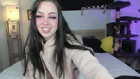 Aivie Pink online show from 11.16.25