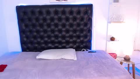 Snapshot of aixa_shaw chatting on 12.24.24 AIXA online show from 12.24.24