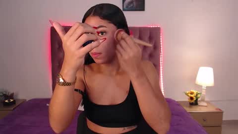 Snapshot of aixa_shaw chatting on 01.05.25 AIXA online show from 01.05.25