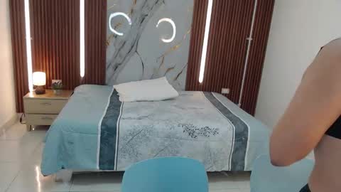 Snapshot of aixa_shaw chatting on 09.23.25 AIXA online show from 09.23.25