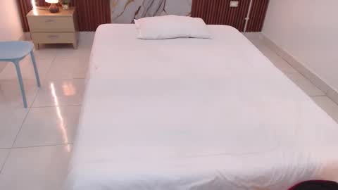 Snapshot of aixa_shaw chatting on 09.27.25 AIXA online show from 09.27.25