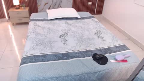 Snapshot of aixa_shaw chatting on 10.27.25 AIXA online show from 10.27.25