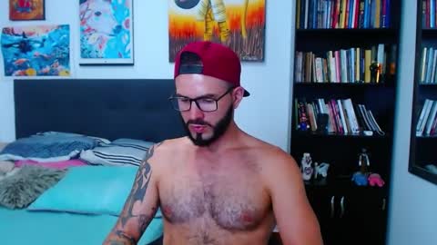 Snapshot of akiles_r chatting on 02.18.25 akiles online show from 02.18.25