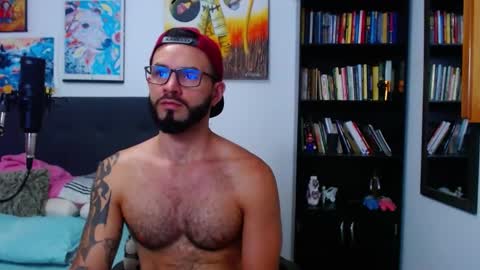 Snapshot of akiles_r chatting on 03.12.25 akiles online show from 03.12.25